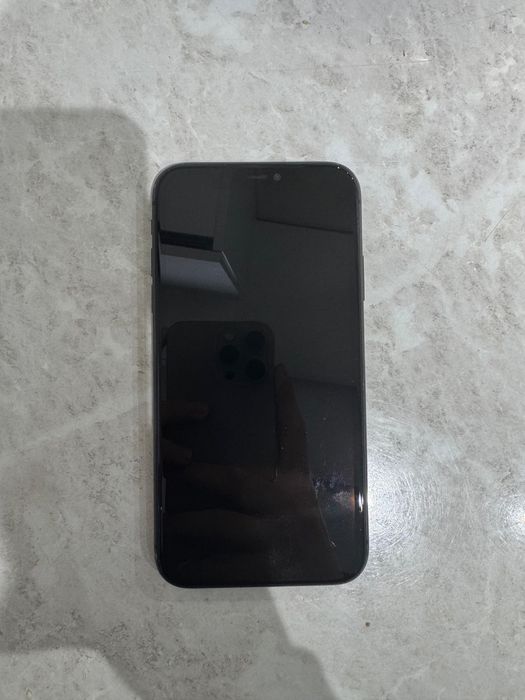 айфон 11, задняя крышка разбита