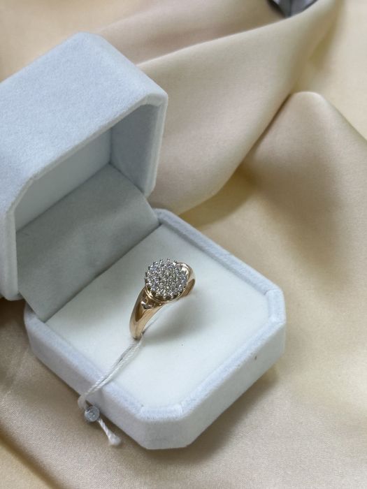 Золотое кольцо с фианитами