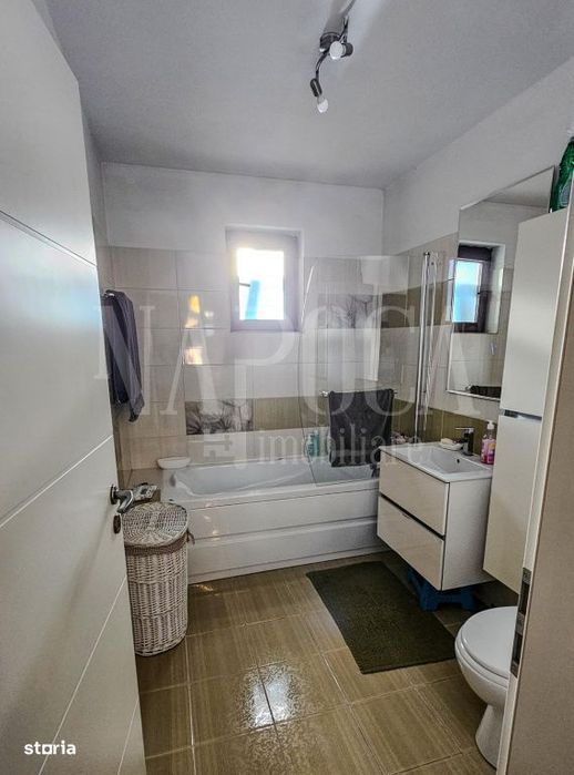Apartament 3 camere de vanzare in Floresti