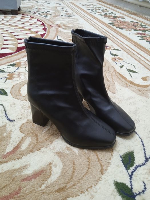 Ayollar etigi sotiladi