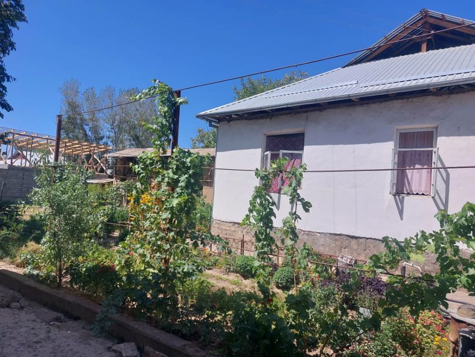 Срочно продам дом. Шошилинч Уй сотилади яхши жойда жойлашган.