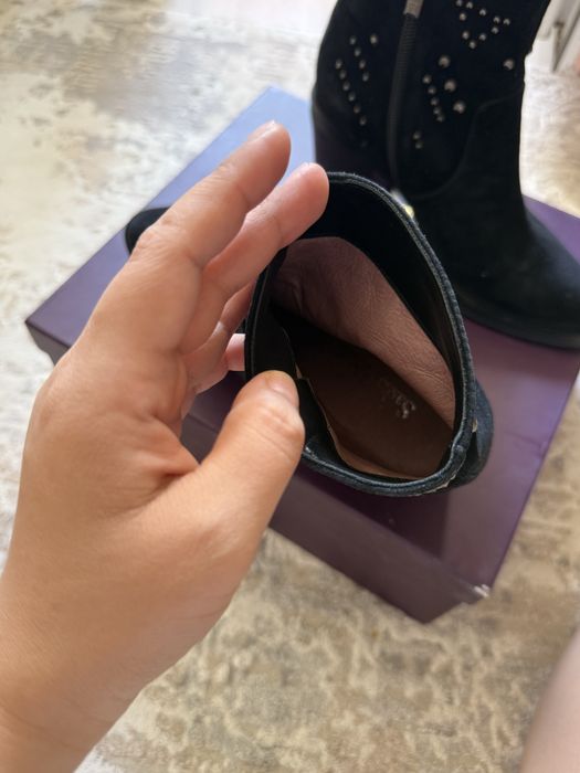 Продам черные стильные казачки