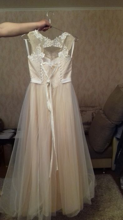 Женское вечернее платье