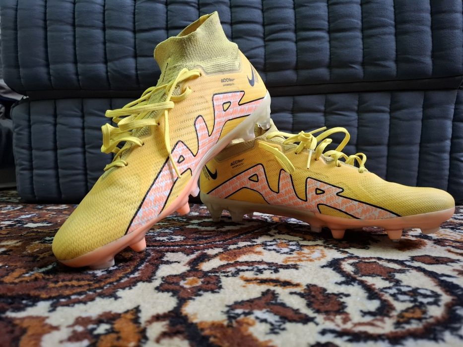 Футбольные бутсы nike