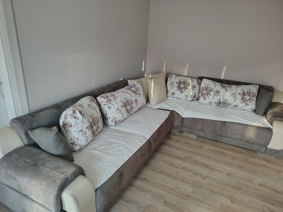 Холна гарнитура с възглавници