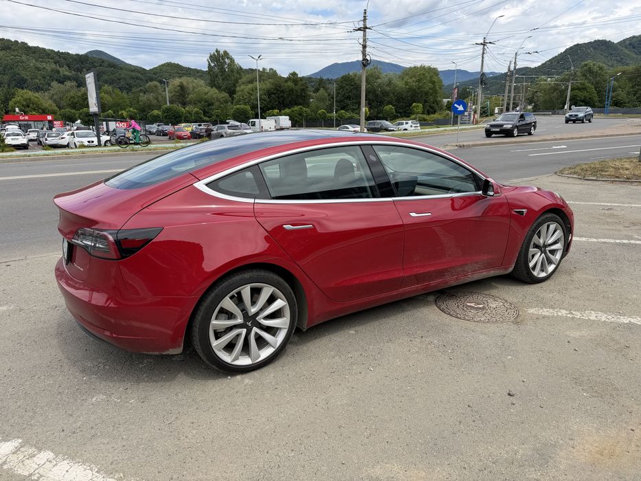 TESLA Model 3 2020 — imagine 4