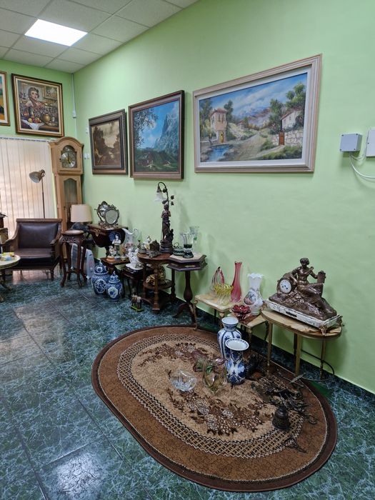 Страхотна антикварна голяма масивна масичка дърворезба