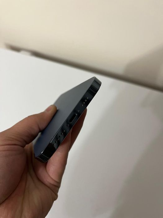 Продам Айфон 12 про макс