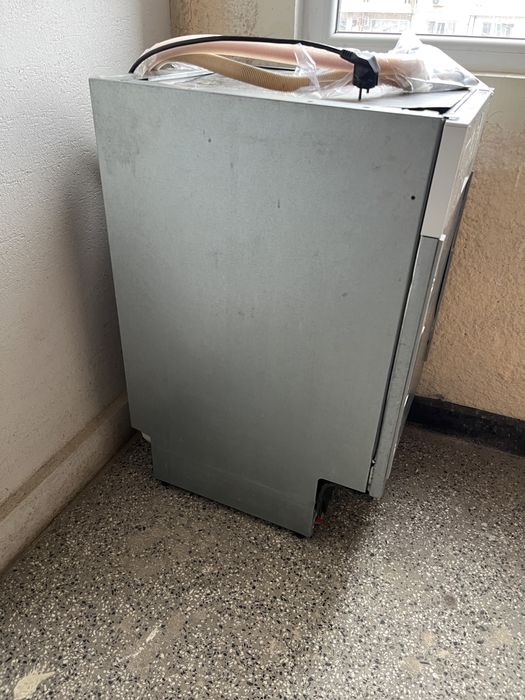 Продавам съдомияална за вграждане 50€