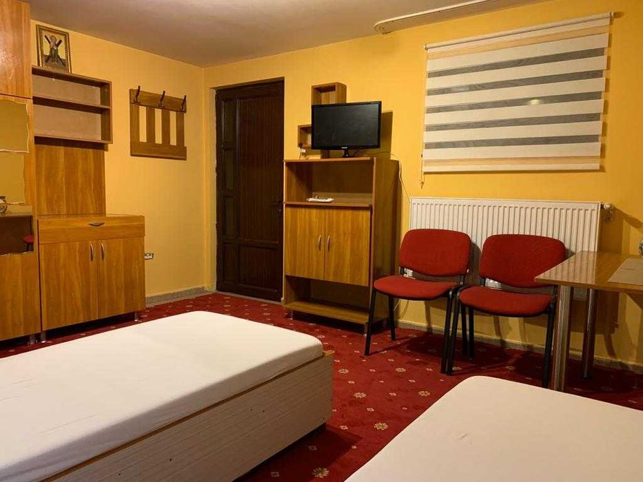 Închiriez apartament 1 cameră, la vilă, intrare separată, zona Copou, complet mobilat și utilat pentru 1 sau 2 persoane.