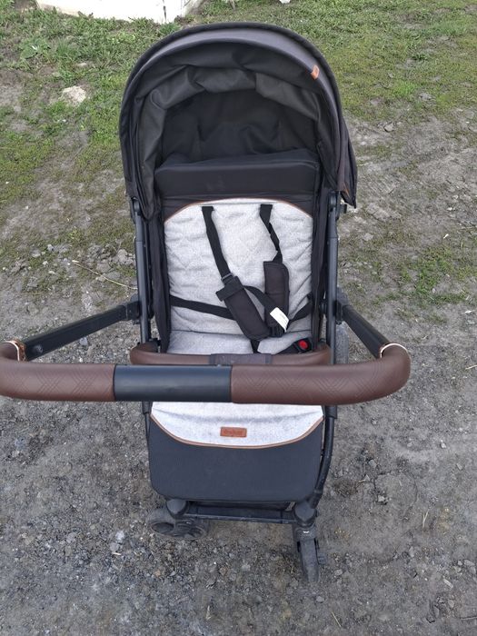 Продам детскую прогулочкую коляску