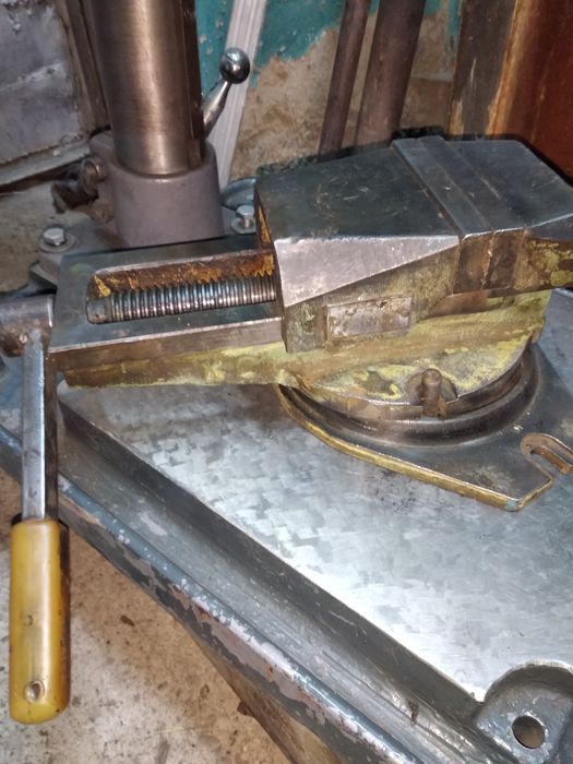 Тиски советские разные