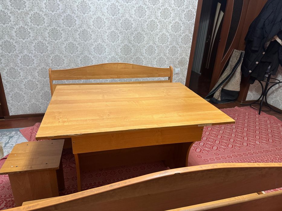 Кухонный стол стулья