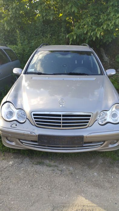 Мерцедес C220 2004 година