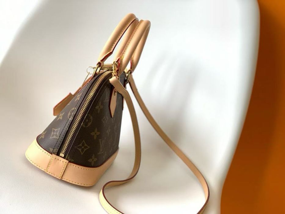 Сумка Alma BB LV Louis Vuitton