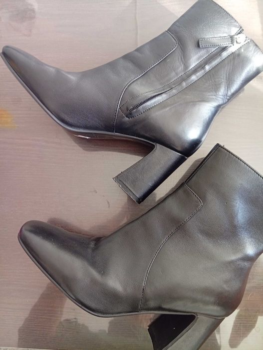 Дамски кожени ботуши