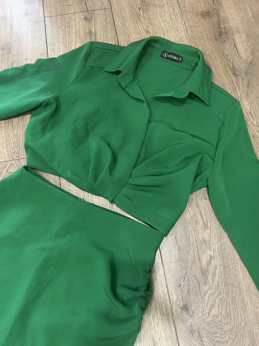 Зеленая двойка с юбкой