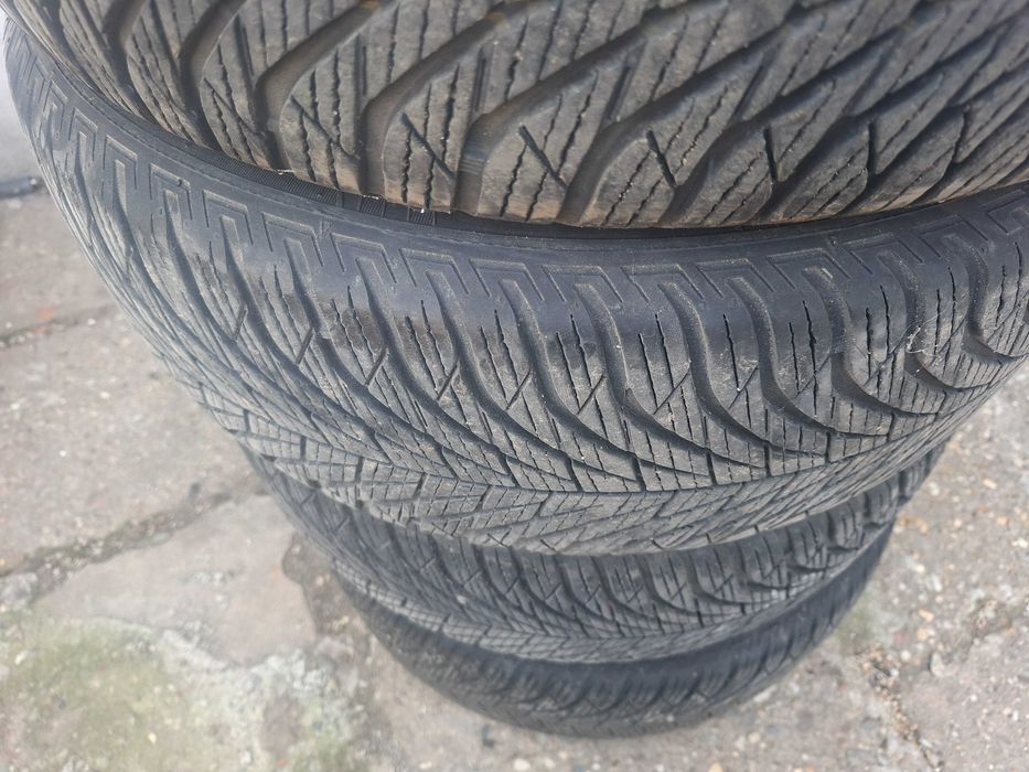 Vând Anvelope All Season 205/55/16  Fulda + capace Opel astra H originale