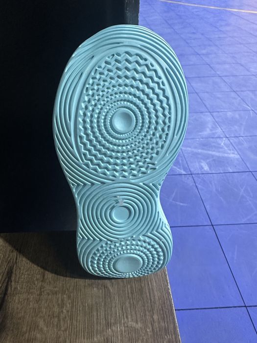 Кроссовки детские новые