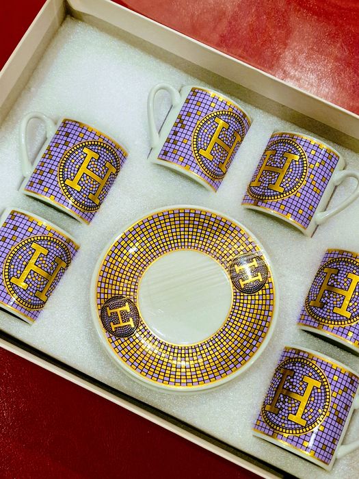 Set serv cafea 12 piese(6 farfurii și 6 cescute),cutie,saculet
