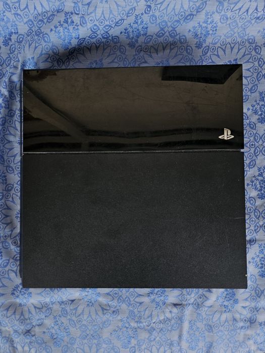 Vand PS4 pret 700 lei