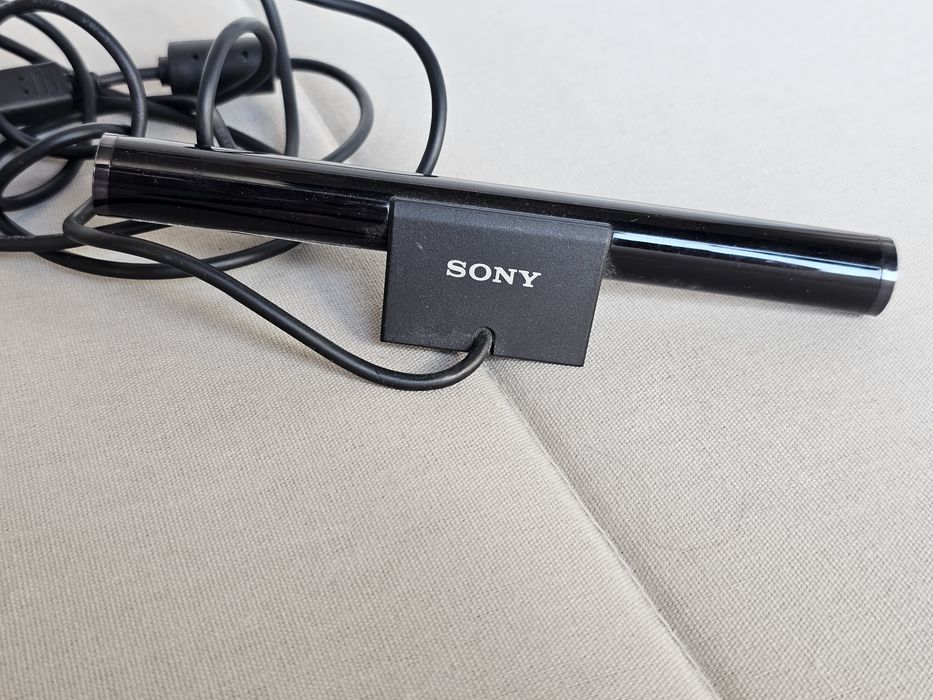 Accesorii originale SONY  3D compatibile cu tv Sony BRAVIA seriile EX, HX și NX (2010, 2011, 2012): 1 x UWA-BR100; 1 x TMR-BR100; 2 x TDG-BR100