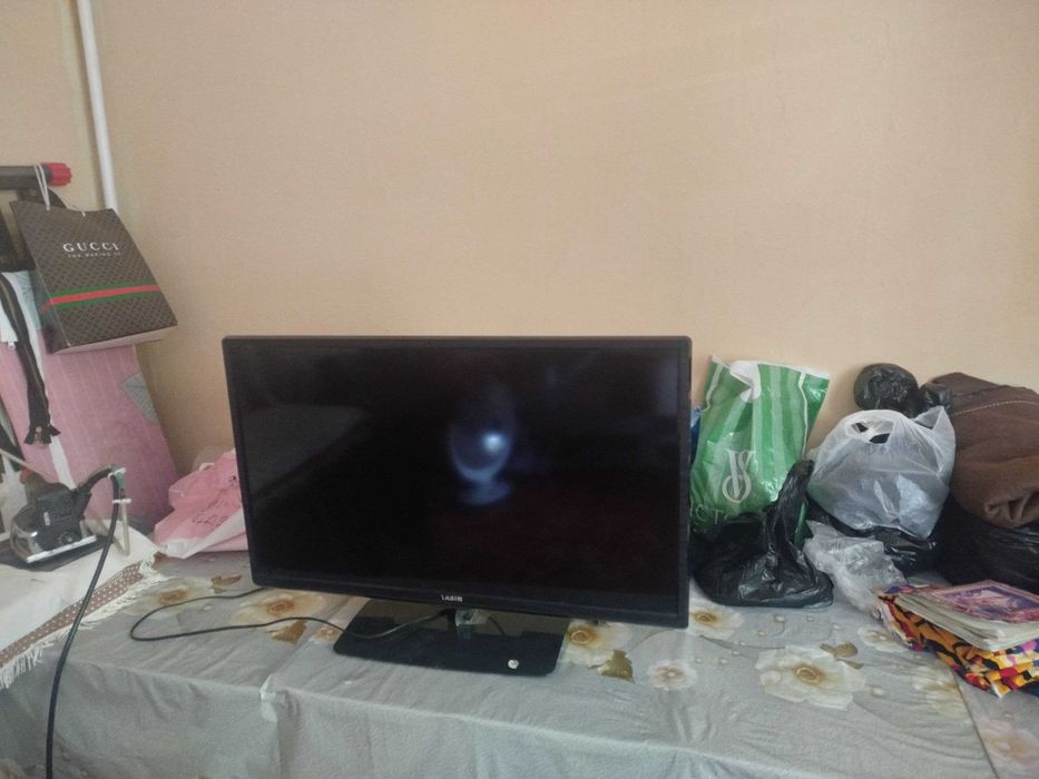 Televizor sotiladi