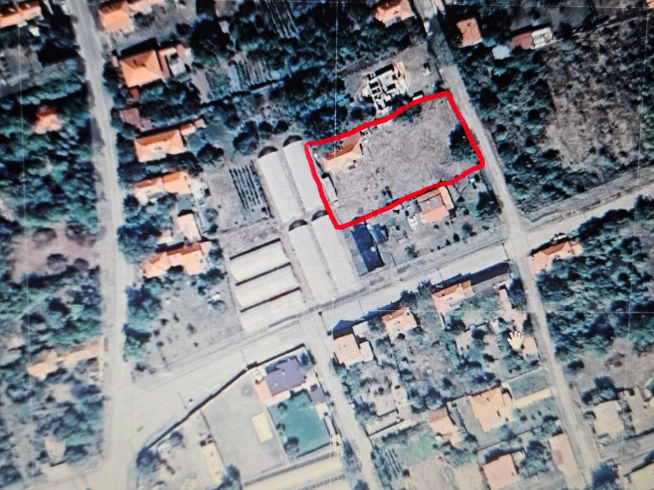 Полумасивна къща + стопанска постройка в 1824 кв парцел