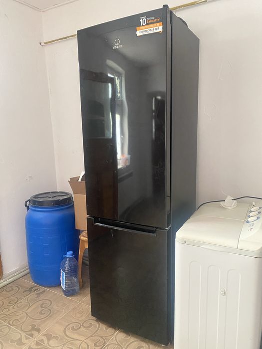Indesit Холодильник в хорошем состояние