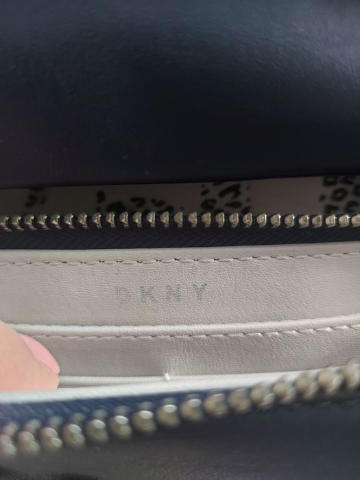 Чанта и портфейл DKNY