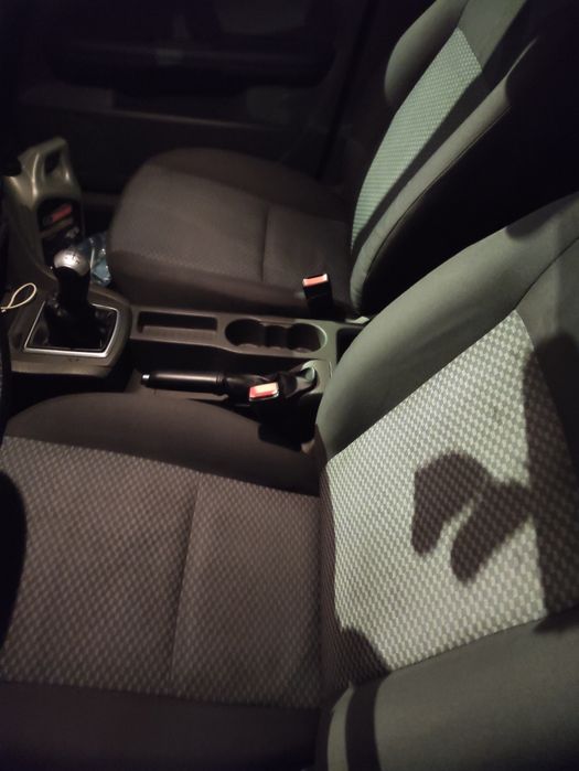 Glovo # Închiriez Ford focus, încălzire în scaune