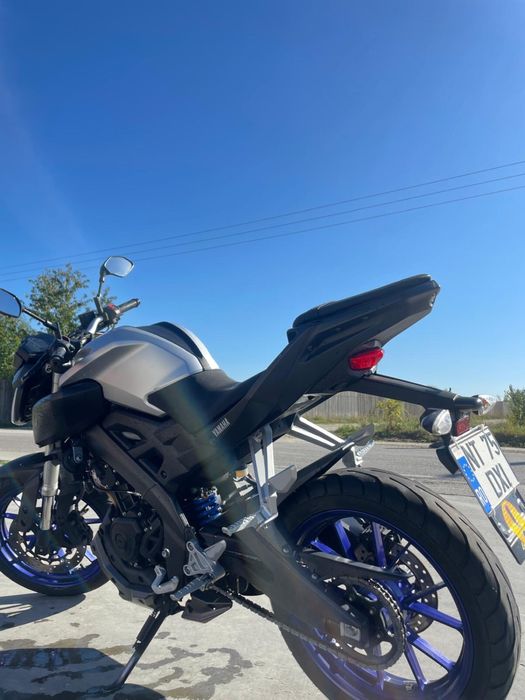 Motocicleta Yamaha MT capacitate 125cc albastru cu gri