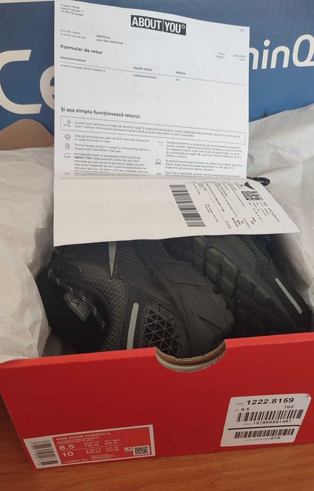 Adidasi Nike Vomero 5