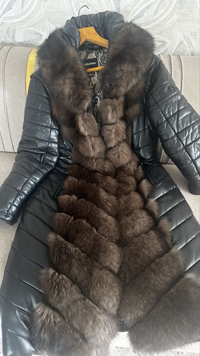 Продам зимнюю куртку с мехом