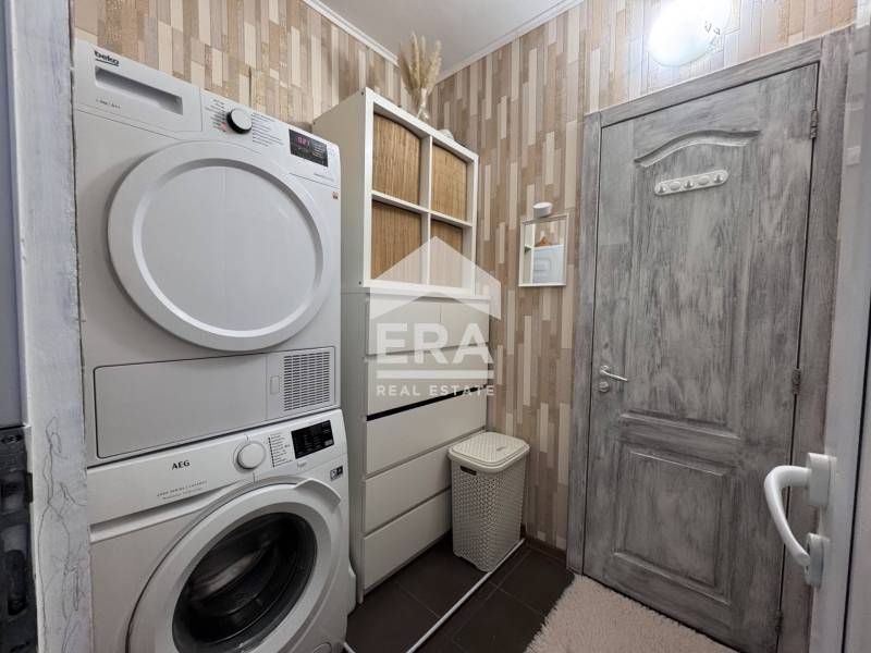 Ексклузивен просторен двустаен обзаведен апартамент за продажба, район