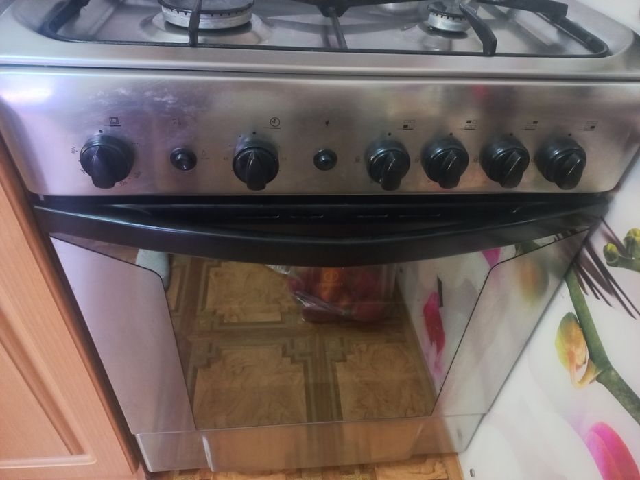 Продам газовую плиту