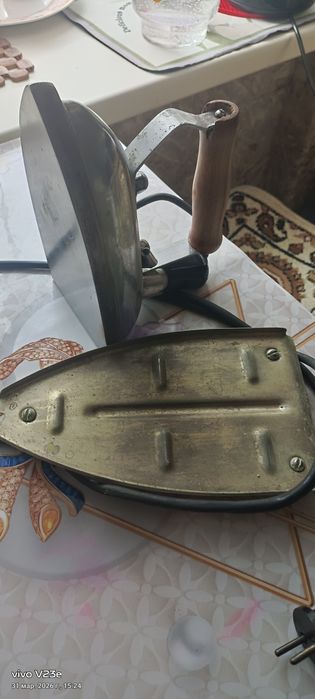 Продам утюг старый