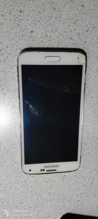 Samsung S5, Nokia 5528 și MaxCom.