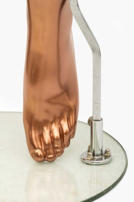Masă-bar sculpturală Hans Boodt din manechin – design contemporan
