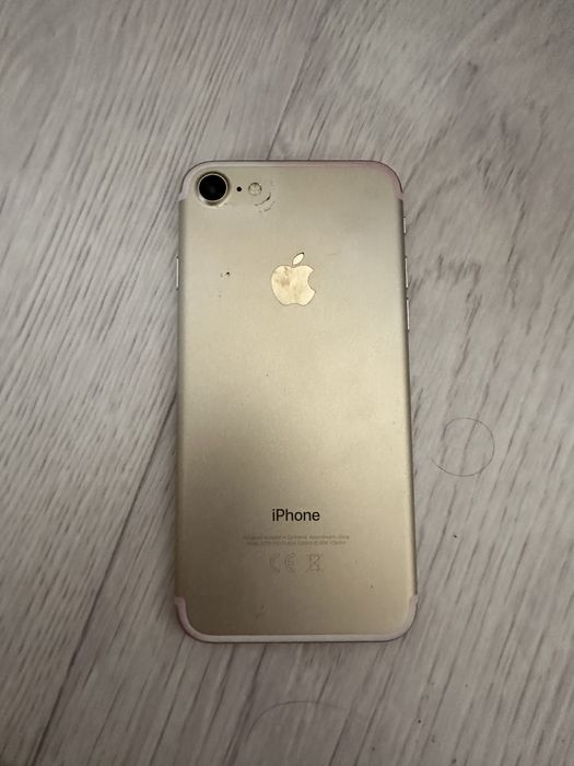 Продаю iPhone 7.