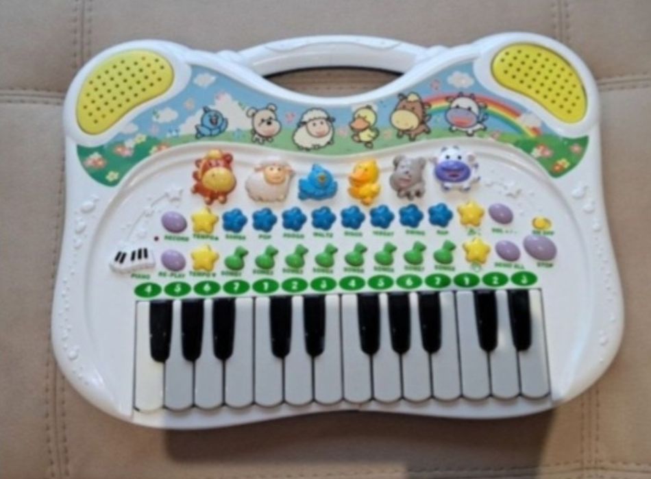 Лот от детски играчки.