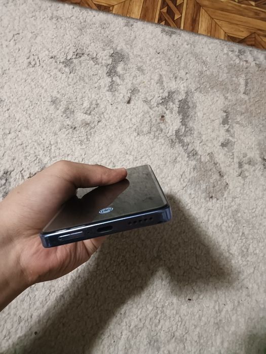 Продам смартфон tecno camon 20 premier