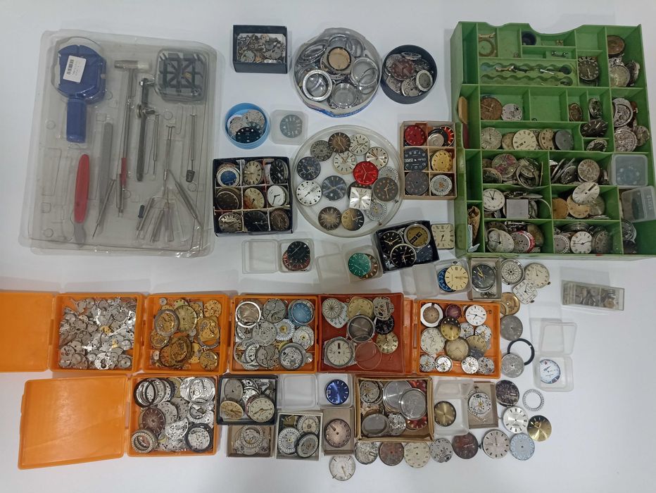 Продам часы ( на запчасти )