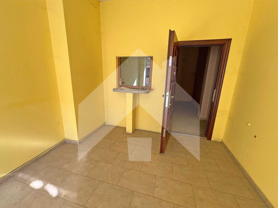 Дава се под наем Магазин в Нови пазар - 33 кв.м за 229.5 € - Снимка #1