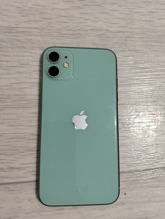 Продаю б/у айфон 11