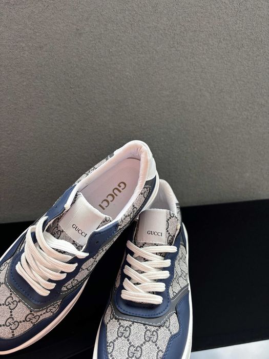 Adidași mărimea 42.5-43 – noi, nepurtați