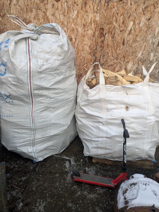 Vând lemne de foc pt sobă ,uscate, la palet sau la kg.