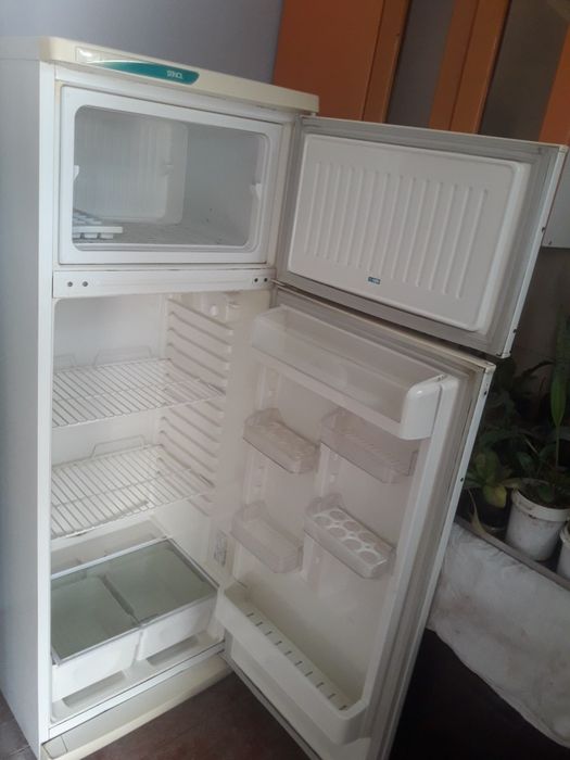 Продам  холодильник  хорошо работает  на ура