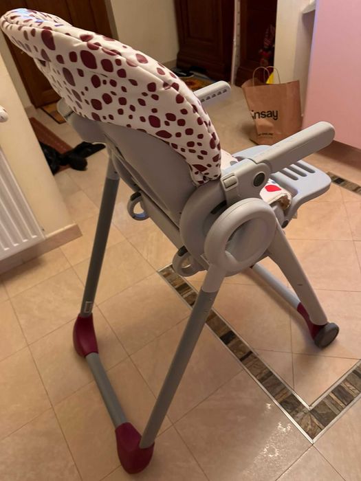 Scaun Polly Progress servit masa
