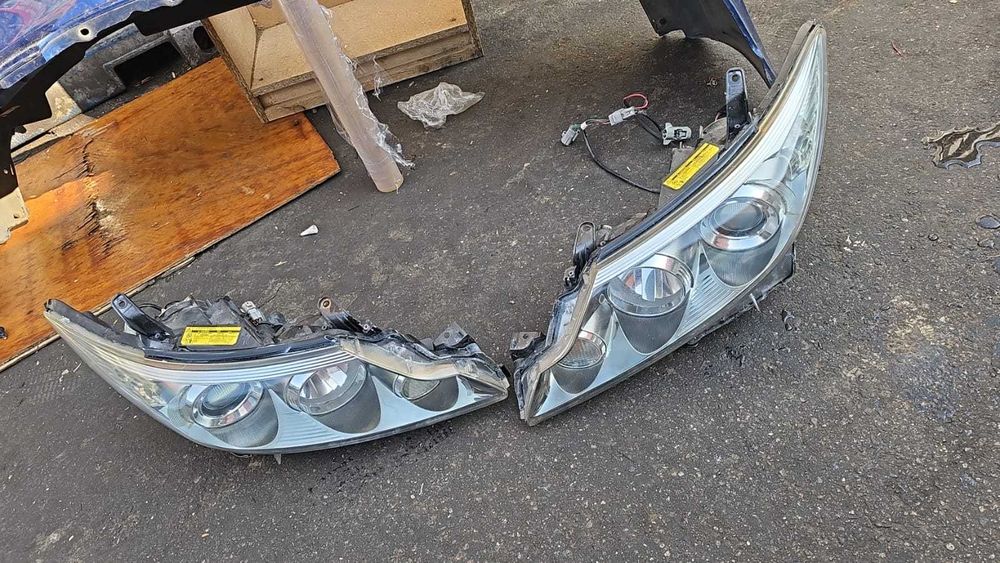 Фары на Toyota Estima